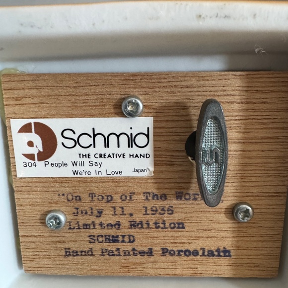 Schmid Norman Rockwell Collection Music Box Series "On Top of the World" - Picture 8 of 8